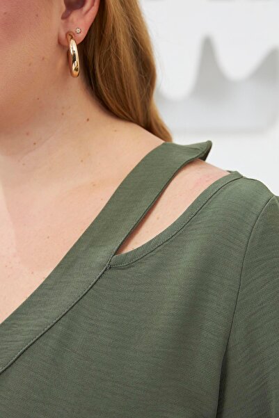 RMG Μπλούζα με λεπτομέρεια στο γιακά, μεγάλο μέγεθος, χακί