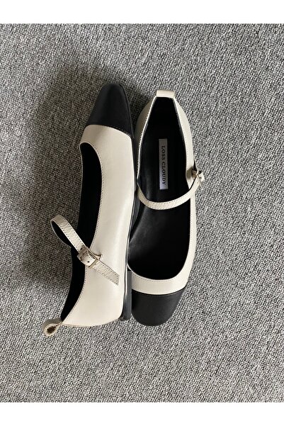 LOSS CLOUDY حذاء باللون الأسود الكريمي