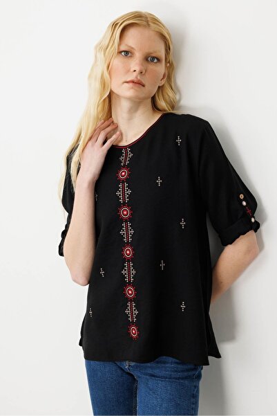 Desen Triko Γυναικεία μπλούζα με λαιμόκοψη μπροστά κεντημένη μαύρη