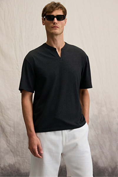 GRIMELANGE Tuomo Men's Judge Collar Short Placket Short Sleeve Relaxed Fit Black T-Shirt