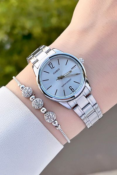 Casio Metallic Color Women's Wristwatch with 24 Months Warranty