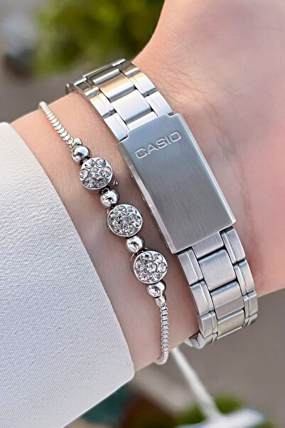 Casio Metallic Color Women's Wristwatch with 24 Months Warranty