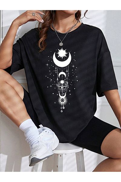BEETON Μπλουζάκι Moon Sun - Μαύρο εμπριμέ μπλουζάκι με κοντό μανίκι με λαιμόκοψη
