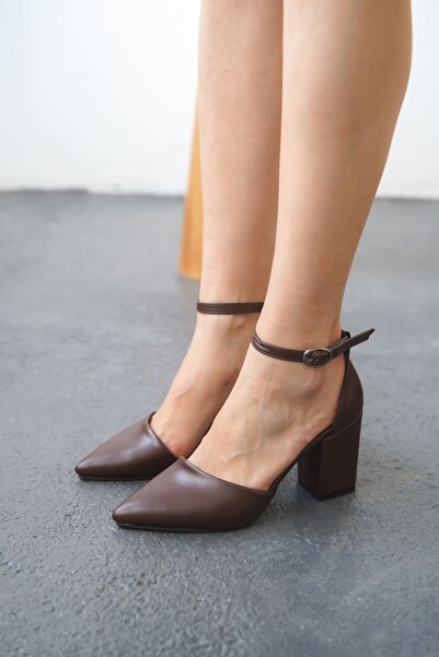 MODAADAM Pantofi cu toc Celar din piele mată de damă - maro-piele