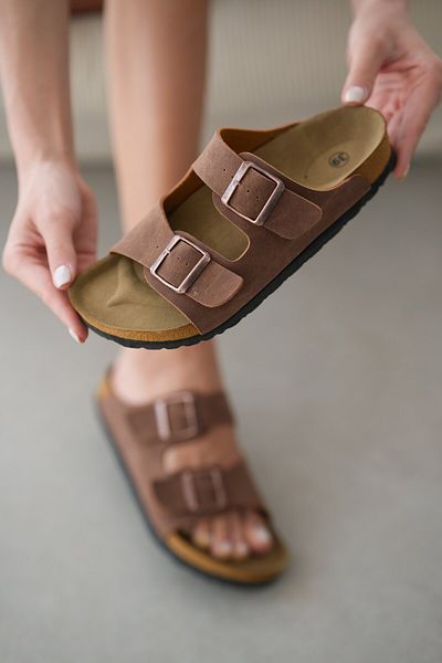 selinshoes شبشب نسائي بإبزيم مزدوج من Tafy - بني