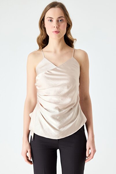 FEVER Asimetrik detaylı saten yüzeyli askılı bluz