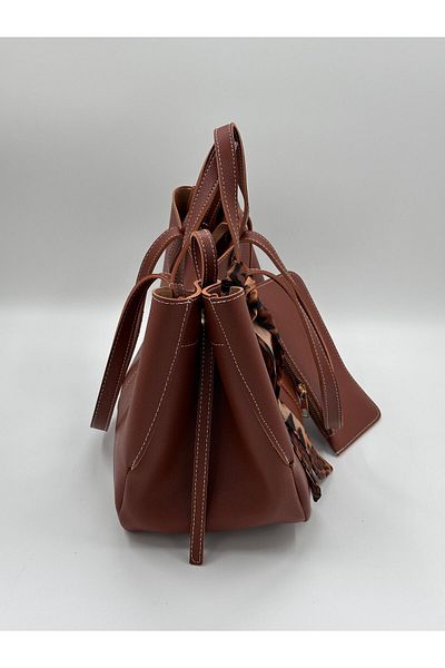 byFOX Fashion Geantă de mână și de umăr pentru femei cu eșarfă magnetică pe laterale Lățime 35 cm Lungime 25 cm Căptușit cu piele de căprioară