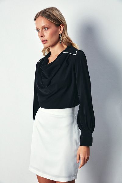 Sateen Свободна перлена блуза с яка Degaje - ЧЕРНА