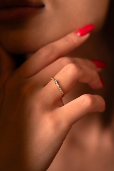 Fiyonk Kuyumculuk 14 Ayar Altın Yarım Tur Taşlı Tek Taş Yüzük