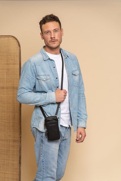 The Chesterfield Brand Genuine leather phone bag, The Chesterfield Brand, Valdes