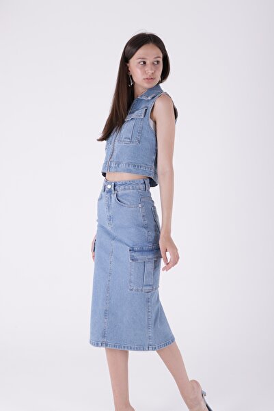 RICHMOST Sleeveless Short Length Women's Denim Vest with Pockets and Unlined Zipper Closure (1 Piece) Light Blue Four Seasons