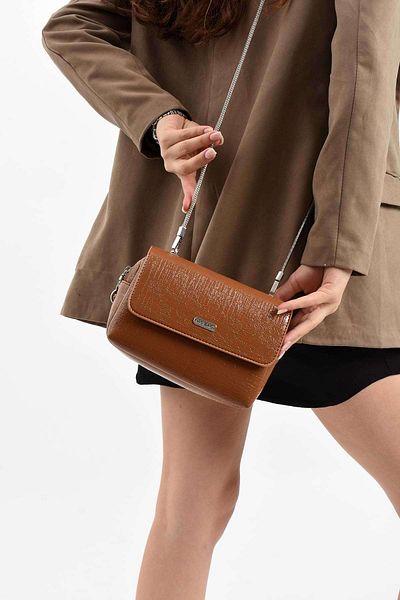 Getcho Nepavy Women's Chain Strap Tan Crossbody Bag – Flap Model, Adjustable Strap, Mini Bag