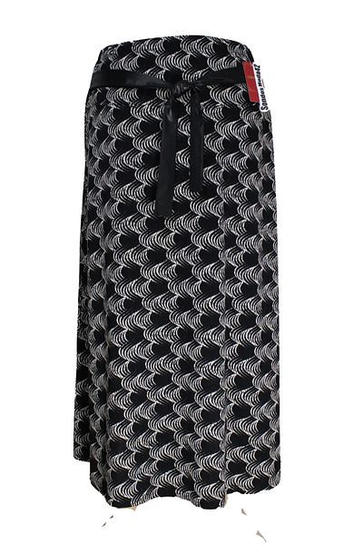HESNA River Elastic Zigzag Pattern Black Skirt