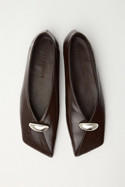 LUTVELIZADE Babet 2514 - حذاء باليه نسائي بتفاصيل إكسسوارات مزدوجة الصدر بالل...