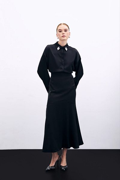 Sateen Сатенена пола с изрязани детайли - Черна