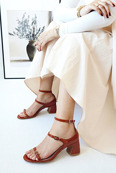 POLKA STORE Keep Women's Mary Jane Closed Back Three-Striped Square Toe Helmet Short Block Heeled Shoes