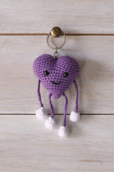 Talinhandmade سلسلة مفاتيح على شكل قلب أميجورومي بنفسجي مصنوعة يدويًا - زينة ...