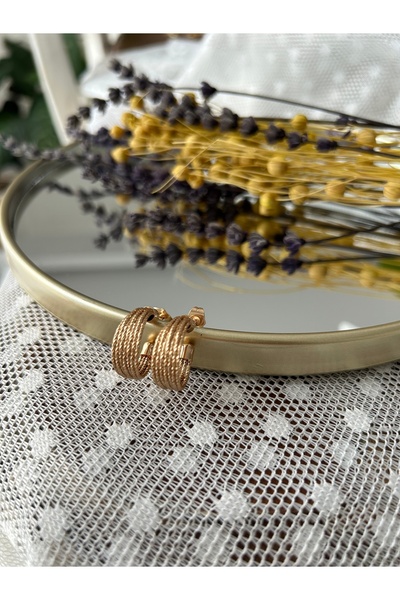Luvitaaksesuar Örgü Dokulu Altın Renk Çivili Halka Küpe