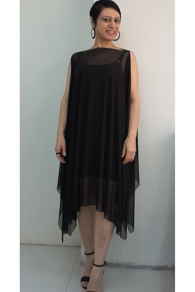 Mertcan Butik Μαύρο φόρεμα με λαιμόκοψη με λουράκι με λεπτομέρεια ανοιχτό πλαϊνό τούνικ φόρεμα