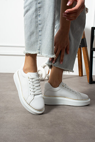 KOTAN Жіночі спортивні кросівки з білою шнурівкою та золотою смужкою