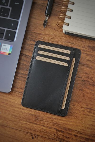 MAT CRAFT Genuine Leather Minimal Vertical Card Holder |   Unisex |   Gift Boxed