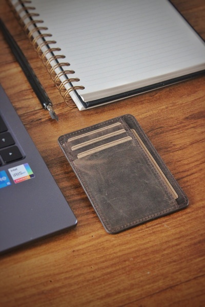 MAT CRAFT Genuine Leather Minimal Vertical Card Holder |   Unisex |   Gift Boxed