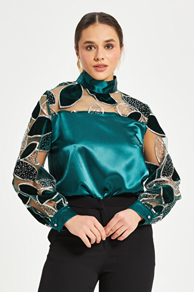 SERPİL Kadın Transparan Kollu Saten Bluz – Yaprak Desenli, Yüksek Yaka