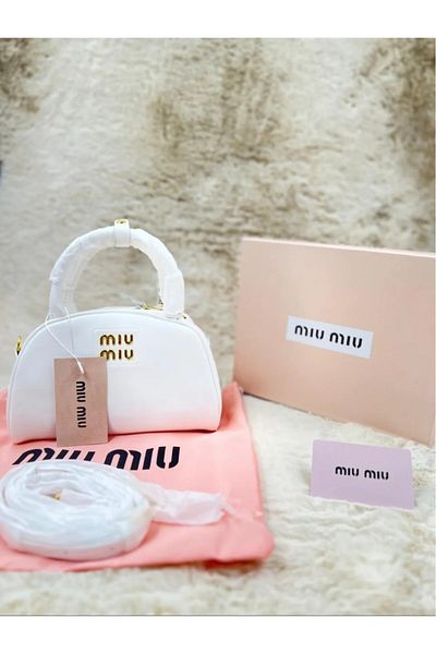 Miu Miu Miu Miu bag is distinctive and elegant