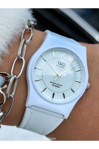 Q&Q White Silicone Cord, Suitable for Pool and Sea Use, Guaranteed (24 Months) Women's Wristwatch + Bracelet