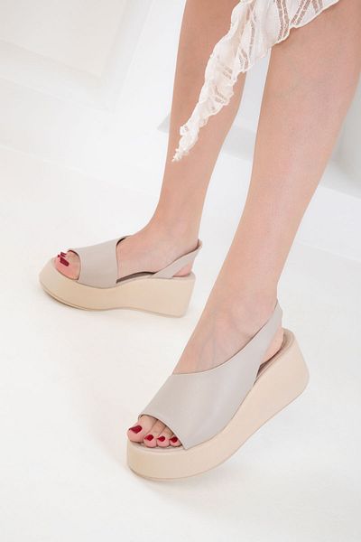 SOHO Beige Damenschuhe mit Keilabsatz 20568