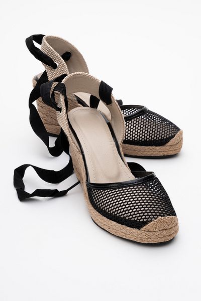LuviShoes Dámské sandály z černé kůže LIONS - síťovaný a kotníkový pásek na klínovém podpatku