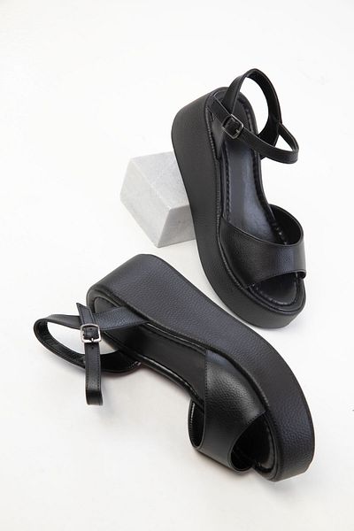 SOHO Schwarze Damenschuhe mit Keilabsatz 20571