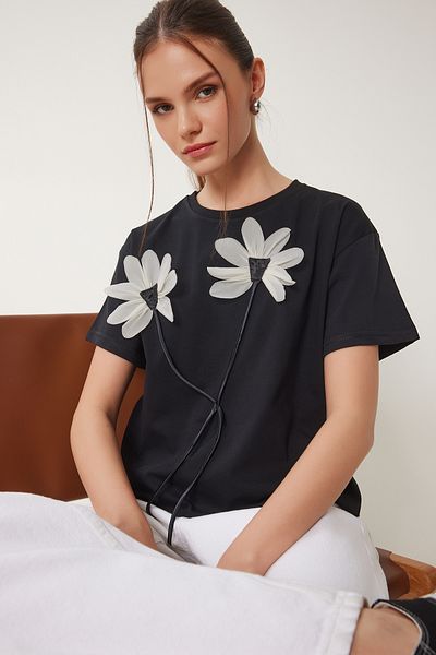 Happiness İstanbul Schwarzes Damen-T-Shirt aus Baumwolle mit Blumenstickerei ZV00294