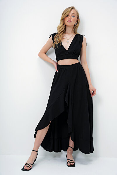 Trend Alaçatı Stili Schwarzes Damen-Set mit tiefem, zweireihigem Kragen, Schulterbindung, detaillierter Crop-Bluse und Volantrock, Alc-X13945