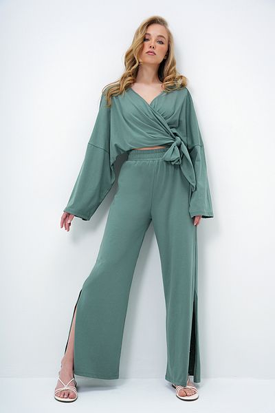 Trend Alaçatı Stili Women's Green Double Breasted Collar Tie Blouse and Loose Cut Pantalon Set
