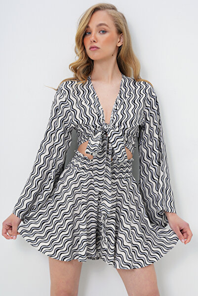 Trend Alaçatı Stili Women's Black Patterned Flywheel Sleeve Tie-Up Woven Crop Blouse & Shorts Skirt Set