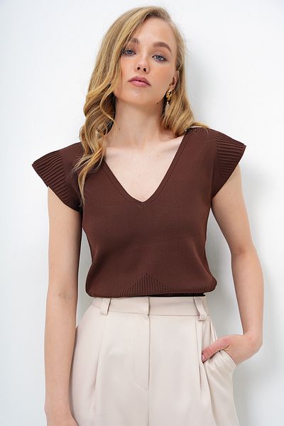 Trend Alaçatı Stili Braune Sommer-Strickbluse mit V-Ausschnitt vorne und hinten für Damen Alc-X14051