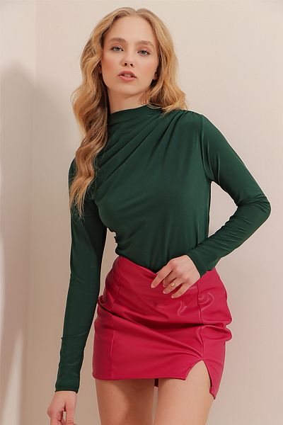 Trend Alaçatı Stili Γυναικεία σμαραγδένια πράσινη μπλούζα με γιακά με ντραπέ στον ώμο ALC-X9554