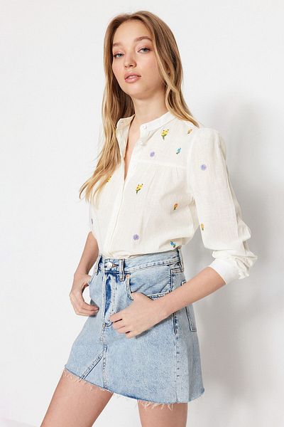 Trendyol Collection Bézs virágos hímzett szőtt ing TWOSS23GO00152