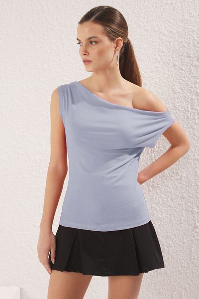 Trendyol Collection Ανοιχτό μπλε ελαστική παχύρρευστη μπλούζα - λαιμόκαυστο, εφαρμοστό, μαλακό ύφασμα TWOSS24BZ00090