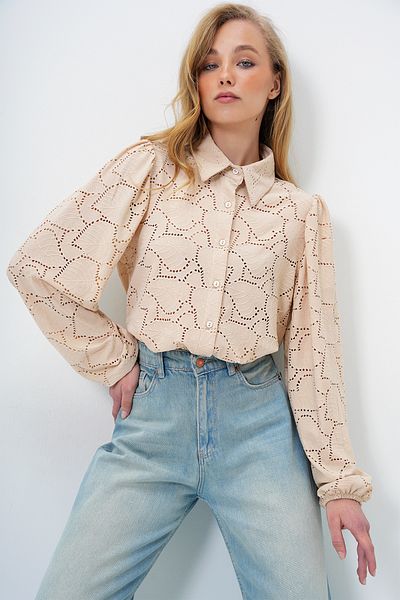 Trend Alaçatı Stili Beiges Premium-Shirt aus Guipure-Gewebe für Damen ALC-X4366