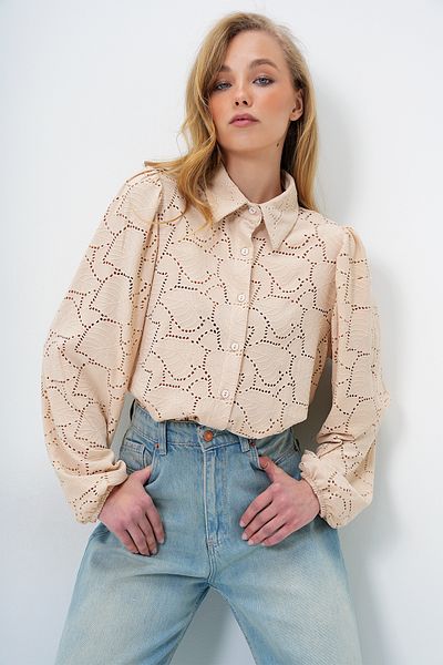 Trend Alaçatı Stili Beiges Premium-Shirt aus Guipure-Gewebe für Damen ALC-X4366