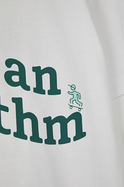 TRENDYOLKIDS Weißes Herren-T-Shirt aus 100 % Baumwolle mit überschnittenen Ärmeln und Slogan-Print