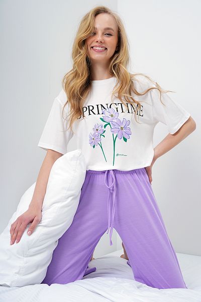 Trend Alaçatı Stili Set de pijamale pentru femei, liliac, cu decolteu, cu imprimeu și pantaloni de culoare uni PJM-X13883