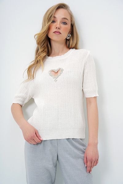 Trend Alaçatı Stili Ecru Damen Bluse mit Rundhalsausschnitt und Herzstein-Stickerei für den Sommer ALC-X13940