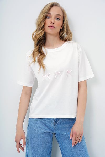 Trend Alaçatı Stili Tricou alb pentru femei cu decolteu cu fundă ALC-X13927