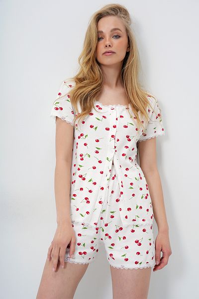 Trend Alaçatı Stili Set pijama și cămașă și pantaloni scurți din bumbac cu guler larg, cu model de cireșe PJM-X13899
