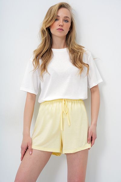 Trend Alaçatı Stili Women's Butter Yellow Cotton Basic T-Shirt and Tie-Up Shorts Combed Cotton Bottom Top Set Pjm-X13904