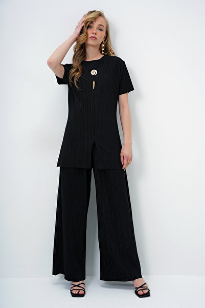 Trend Alaçatı Stili Women's Black Crew Neck Gold Button Detail Slit Pleated Blouse and Pants Set Alc-X14138