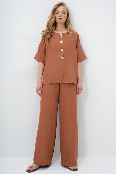 Trend Alaçatı Stili Women Caramel V Neck Metal Gold Button Detail Aerobin Blouse and Pant Bottom Top Set Alc-X14122